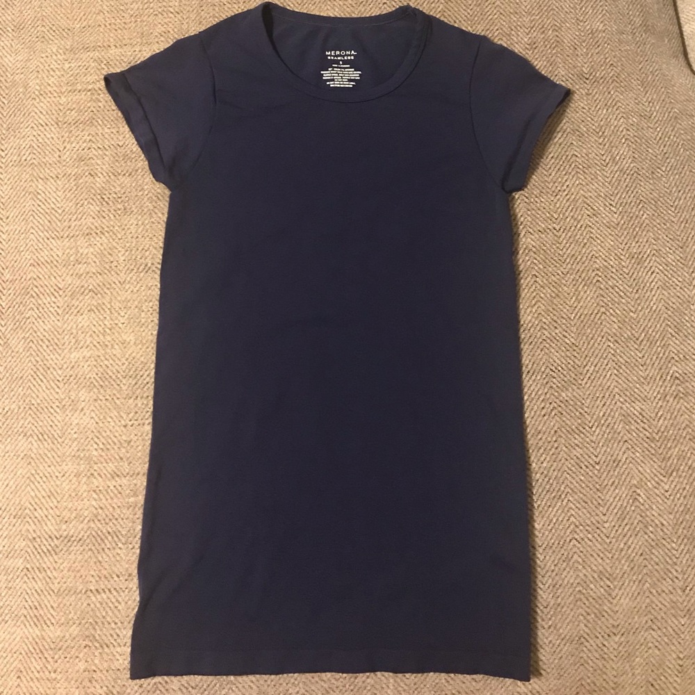 4/$20 Sale Van Heusen seamless navy T-shirt
